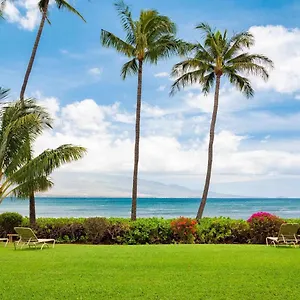 Apartment Maui Oceanfront Haven: Beachside Retreat With Turtle & Whale Watching, Wailuku